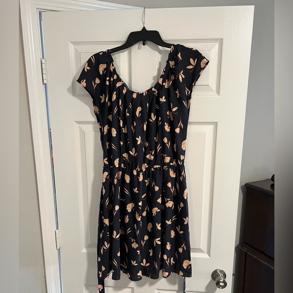 Lauren Conrad Dress - Short Sleeve Gray Dress with Pink Flower Design - Size XL